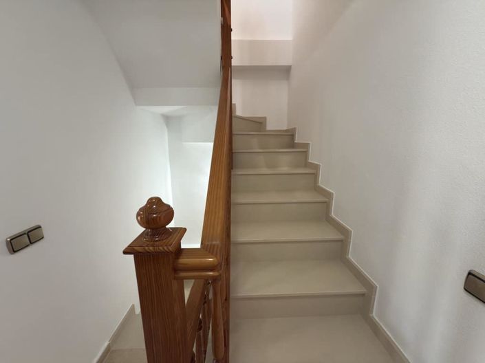 Image No.14-3 Bed Townhouse for sale