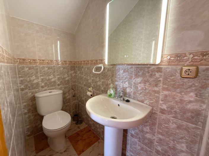 Image No.15-2 Bed Townhouse for sale