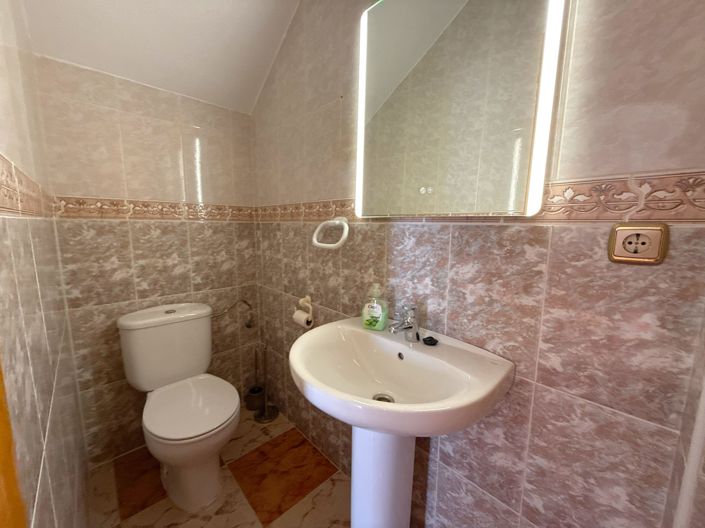 Image No.27-2 Bed Townhouse for sale