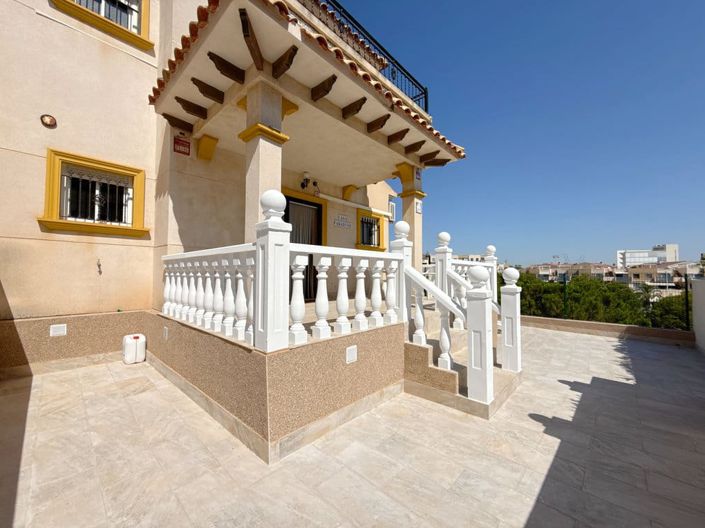 Image No.6-2 Bed Townhouse for sale