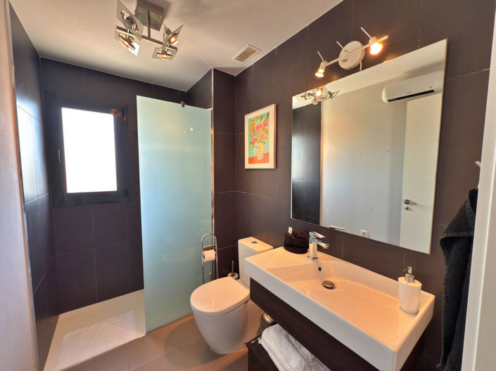 Image No.25-3 Bed Apartment for sale