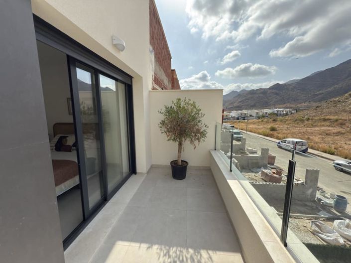 Image No.26-3 Bed Townhouse for sale