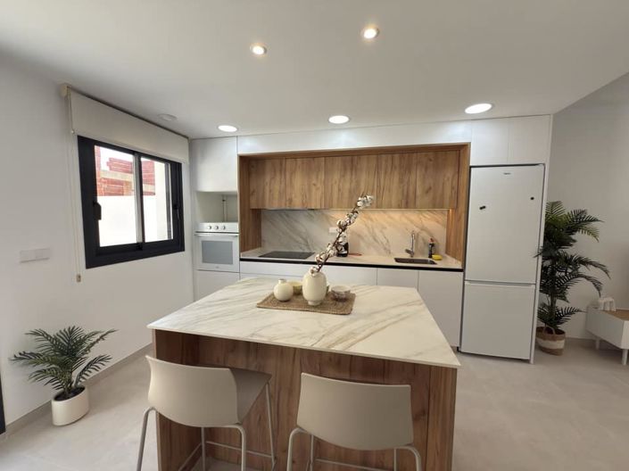 Image No.11-2 Bed Townhouse for sale