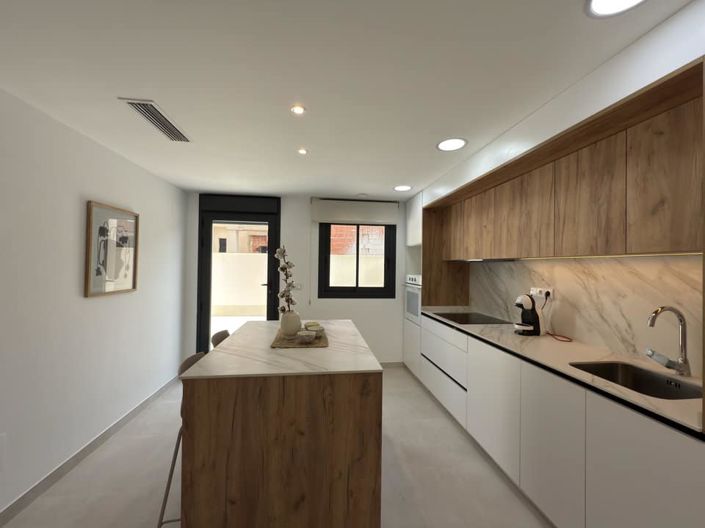 Image No.13-2 Bed Townhouse for sale