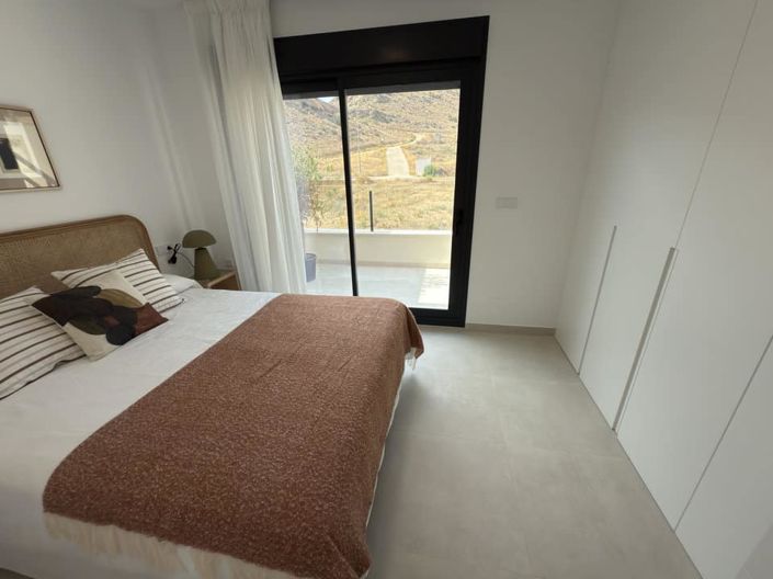 Image No.25-2 Bed Townhouse for sale