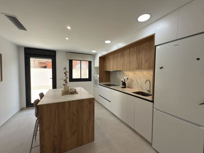 Image No.8-2 Bed Townhouse for sale