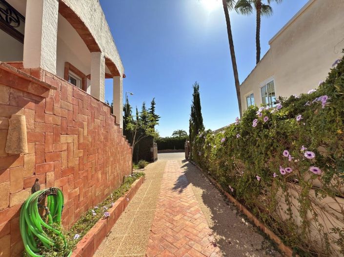 Image No.3-Villa de 4 chambres à vendre à Villamartin