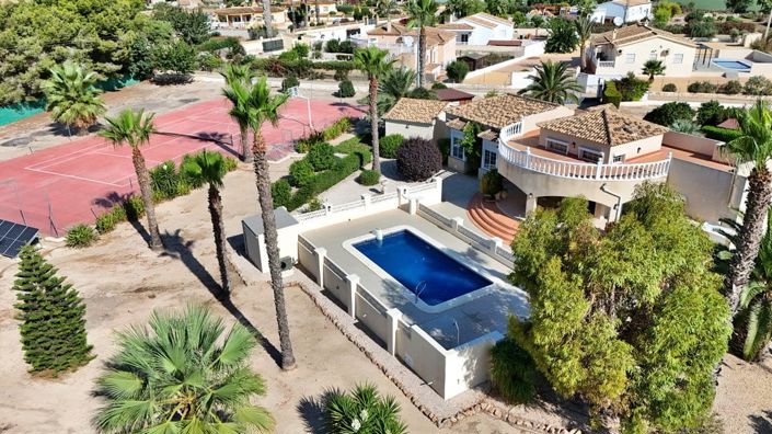 Image No.1-4 Bed Villa for sale