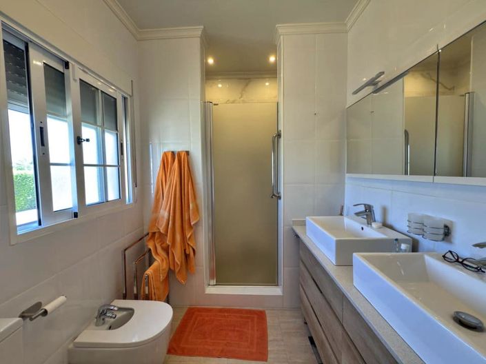 Image No.34-4 Bed Villa for sale