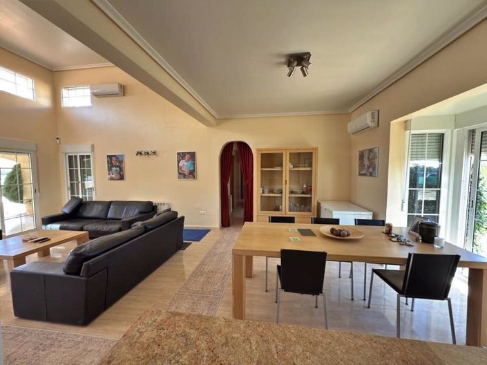 Image No.42-4 Bed Villa for sale