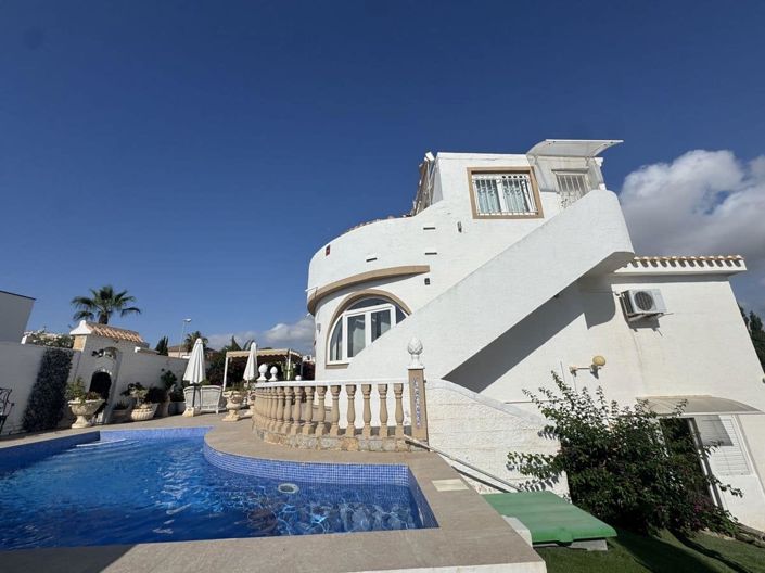 Image No.2-Villa de 4 chambres à vendre à La Zenia