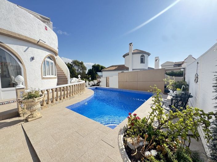 Image No.3-Villa de 4 chambres à vendre à La Zenia