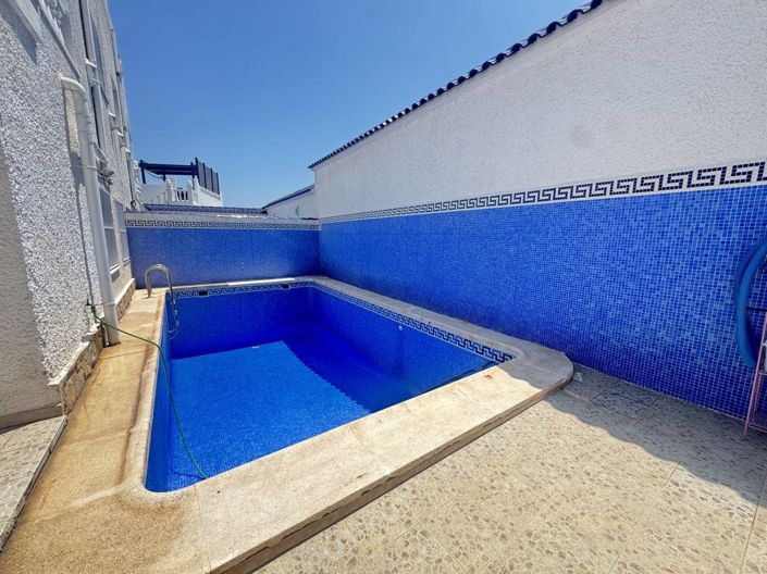 Image No.12-3 Bed Townhouse for sale