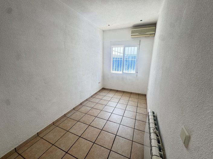 Image No.18-3 Bed Townhouse for sale