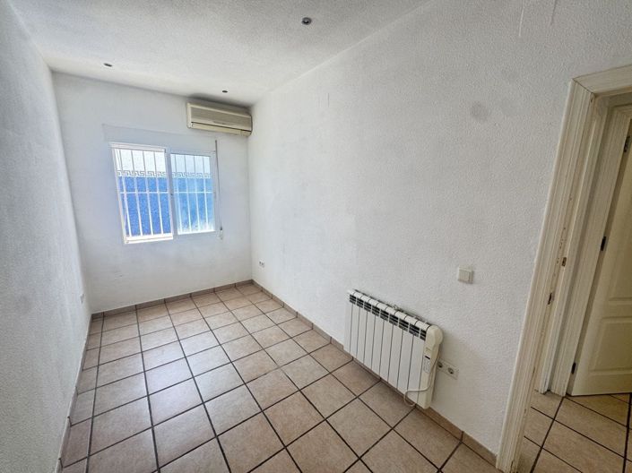 Image No.19-3 Bed Townhouse for sale