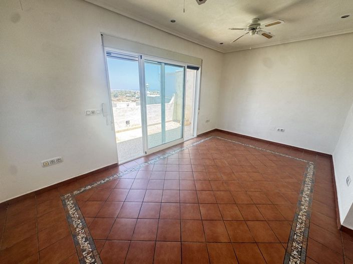 Image No.4-3 Bed Townhouse for sale