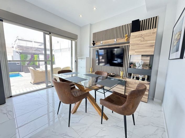 Image No.5-Villa de 4 chambres à vendre à Villamartin