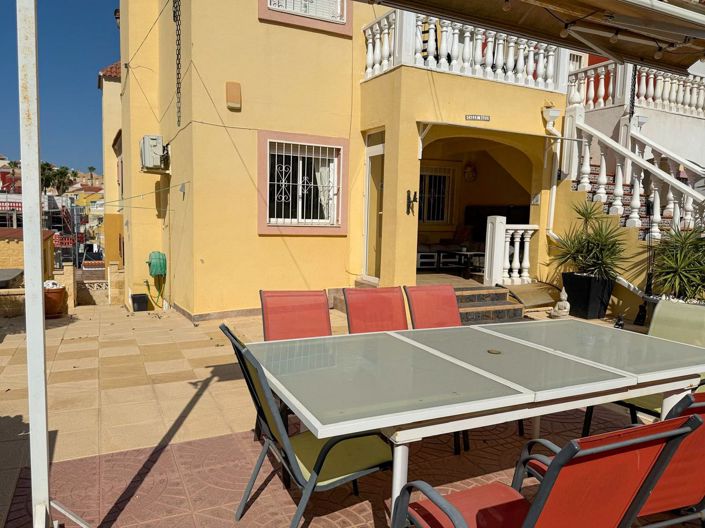 Image No.1-4 Bed Property for sale