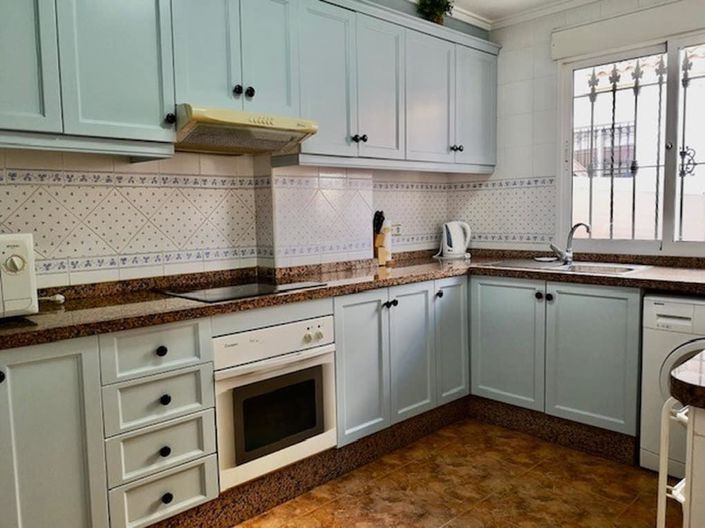 Image No.12-2 Bed Townhouse for sale