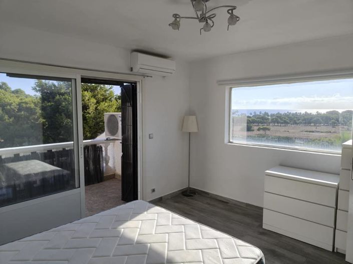 Image No.14-3 Bed Townhouse for sale