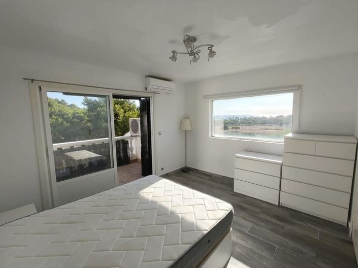 Image No.15-3 Bed Townhouse for sale