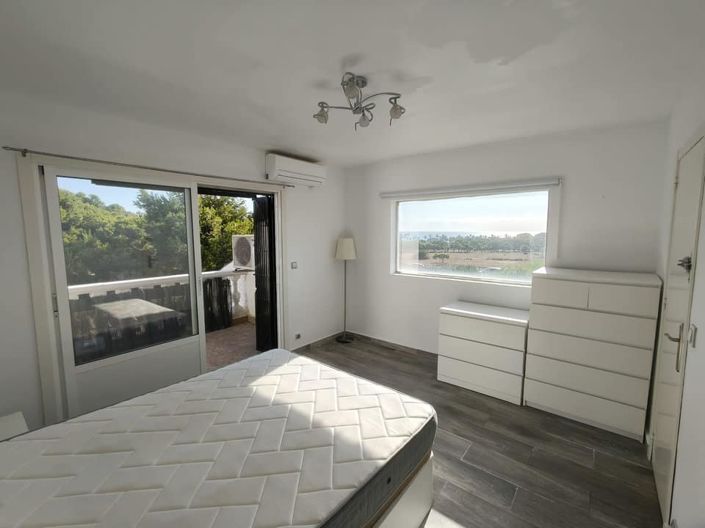 Image No.16-3 Bed Townhouse for sale