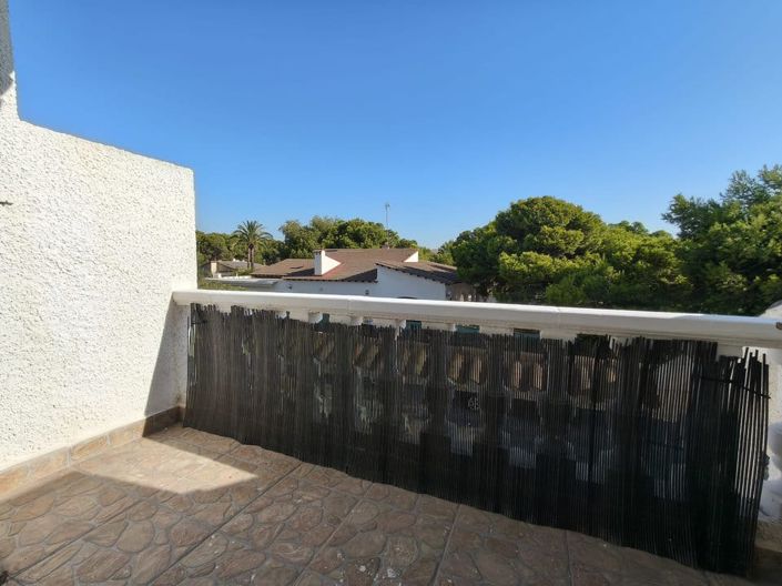 Image No.19-3 Bed Townhouse for sale