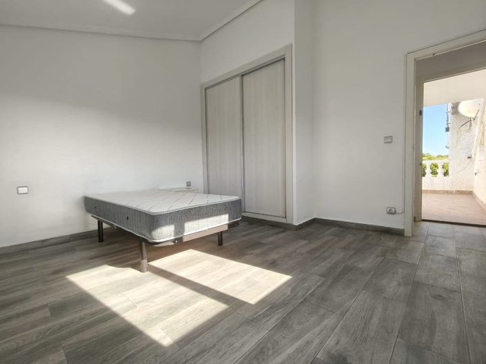 Image No.25-3 Bed Townhouse for sale