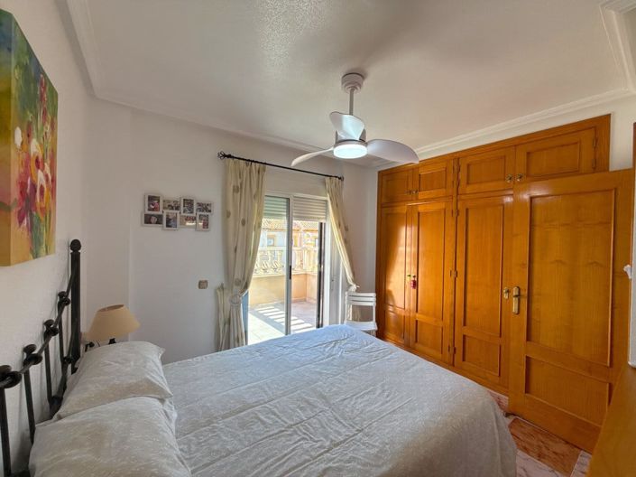 Image No.13-3 Bed Townhouse for sale