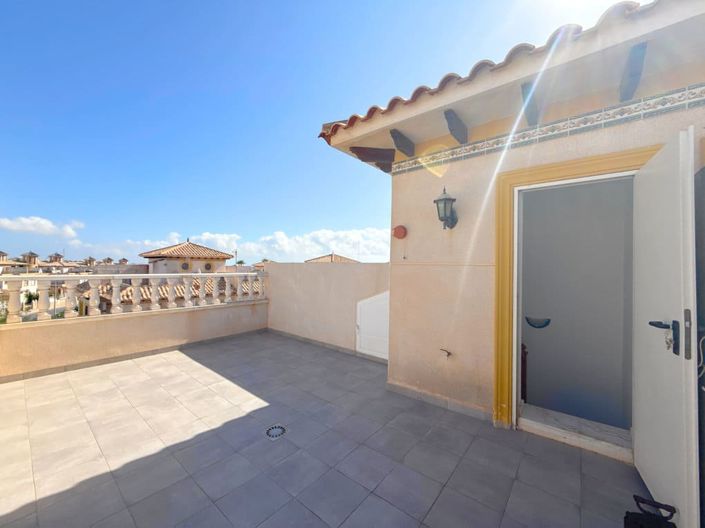 Image No.17-3 Bed Townhouse for sale