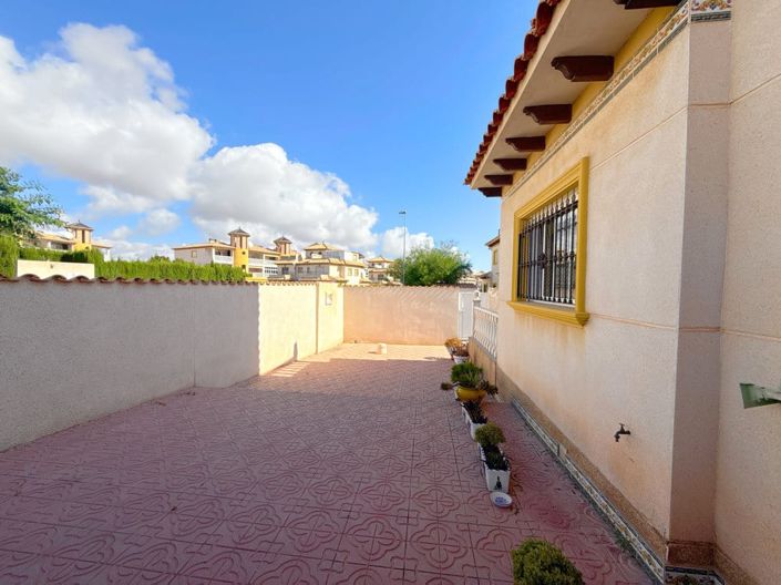 Image No.22-3 Bed Townhouse for sale