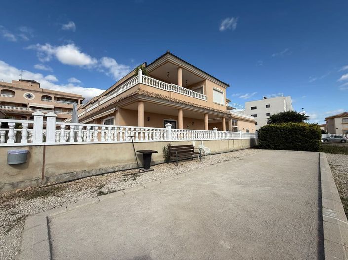 Image No.26-3 Bed Apartment for sale