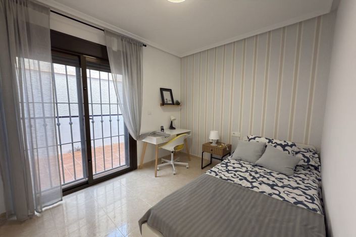 Image No.13-3 Bed Townhouse for sale