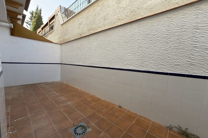 Image No.14-3 Bed Townhouse for sale