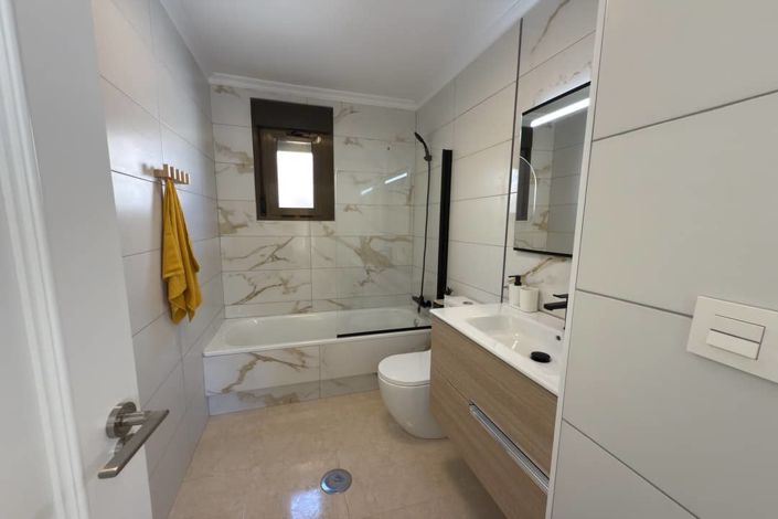 Image No.17-3 Bed Townhouse for sale