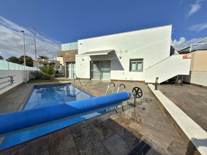 Image No.3-3 Bed Villa for sale