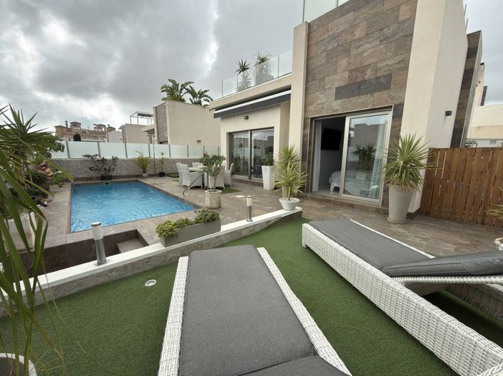 Image No.3-4 Bed Villa for sale