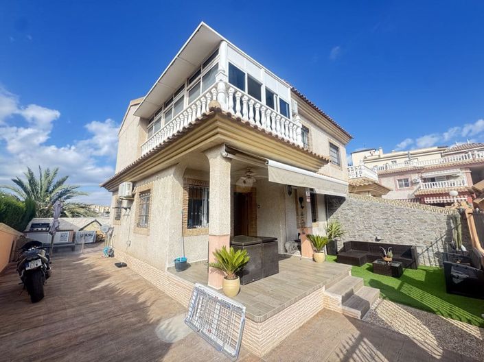 Image No.1-4 Bed Townhouse for sale