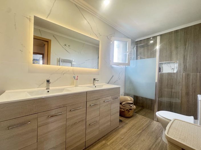 Image No.8-4 Bed Townhouse for sale