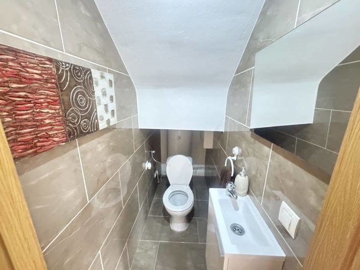 Image No.15-4 Bed Townhouse for sale