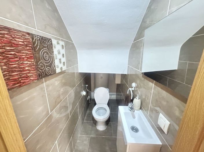 Image No.15-4 Bed Townhouse for sale