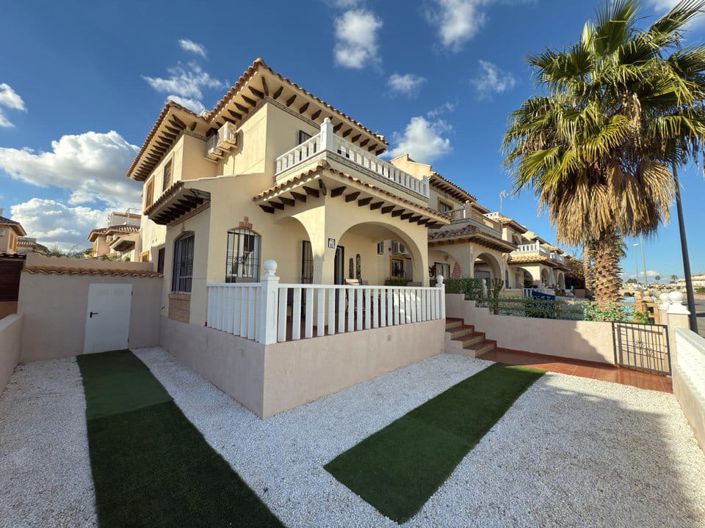 Image No.1-3 Bed Townhouse for sale