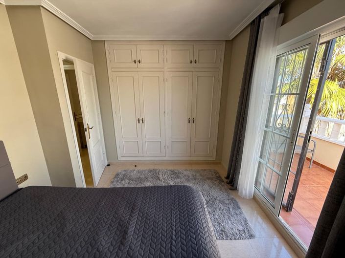 Image No.18-3 Bed Townhouse for sale