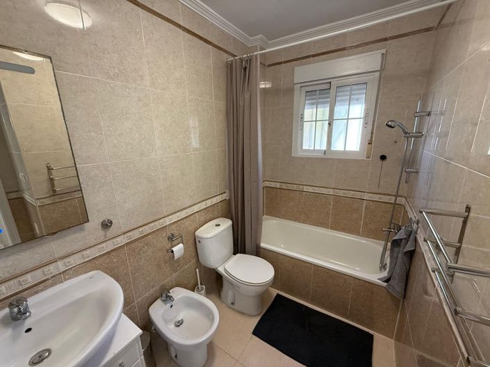 Image No.21-3 Bed Townhouse for sale