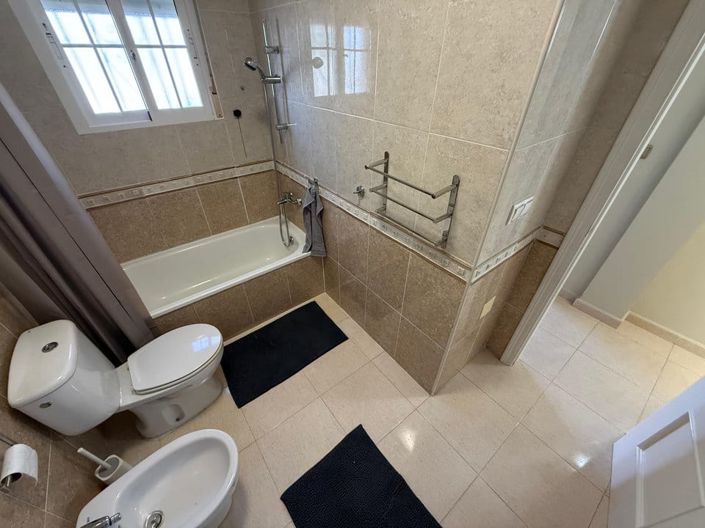 Image No.22-3 Bed Townhouse for sale