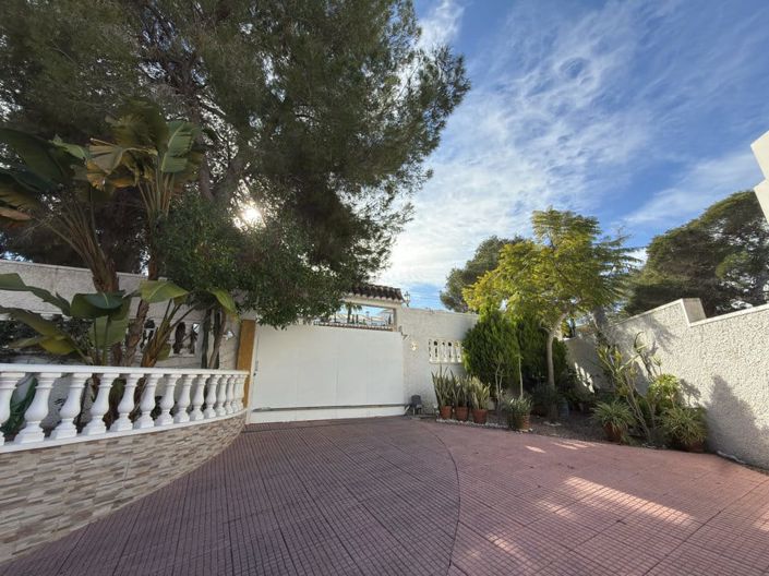 Image No.10-3 Bed Villa for sale