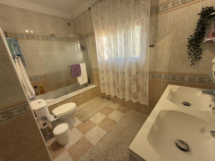 Image No.33-3 Bed Villa for sale