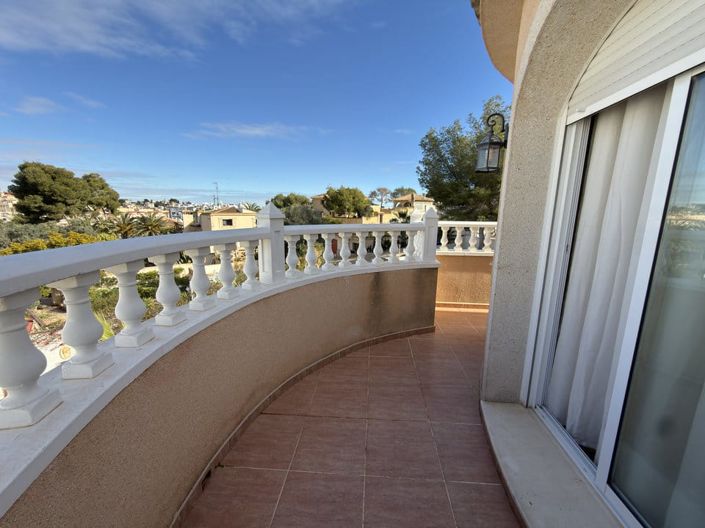 Image No.35-3 Bed Villa for sale