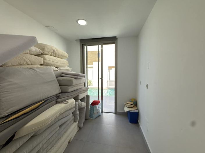 Image No.17-4 Bed Villa for sale