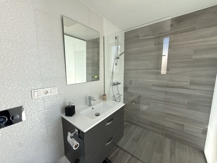 Image No.29-4 Bed Villa for sale